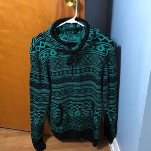 Hooded men’s pullover with front pocket